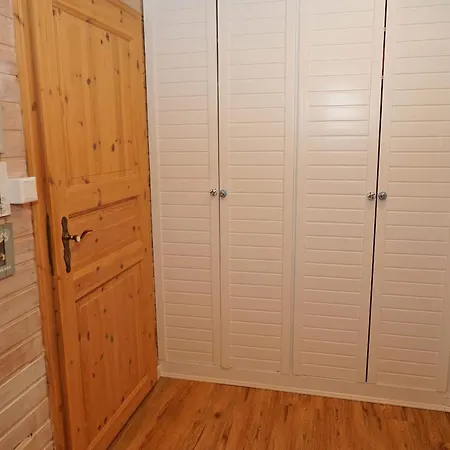 Vakantiehuis Blockhaus Mit W-lan, Zaun Und In Strandnaehe Damp